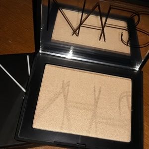 Nars Highlighting Powder